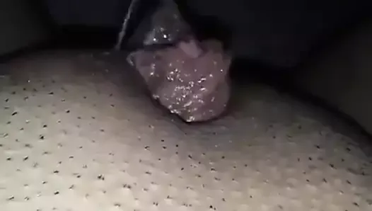 Удивительные большие сиськи на этом сквирте в черном любительском видео со сквиртом