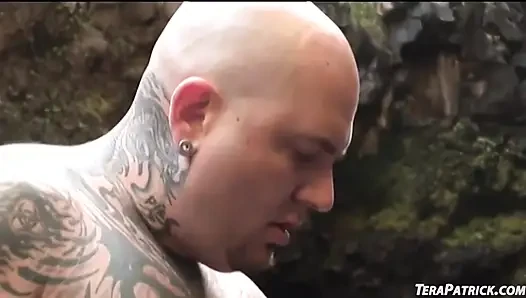 Auf den felsen wird Tera Patrick in den arsch gefickt