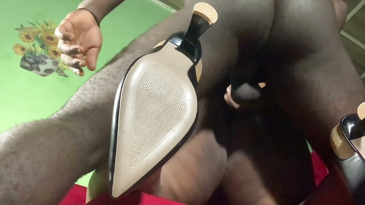 Married Woman Pays Her Boyfriend a Visit and Got Creampied