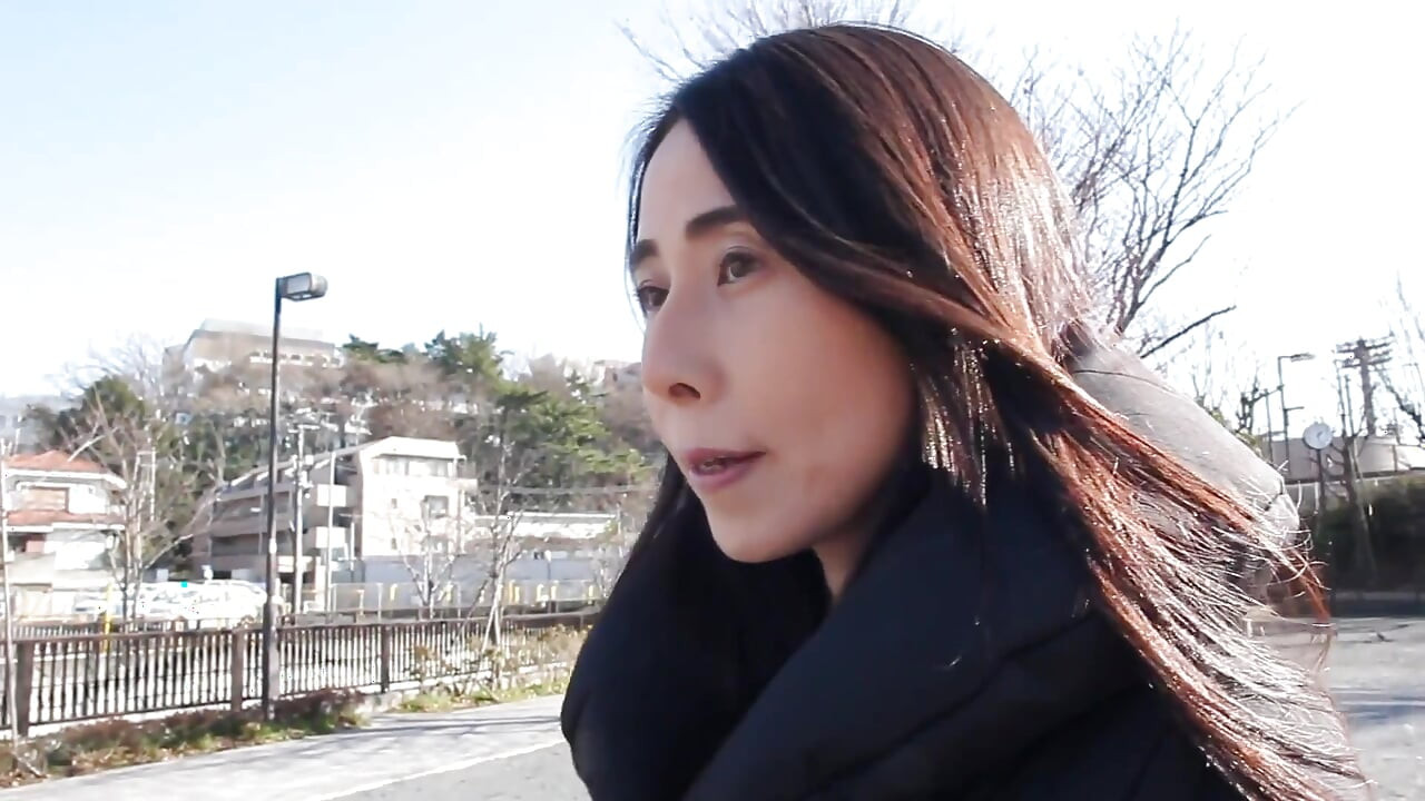 Late blooming mature woman. A modest very erotic figure 08