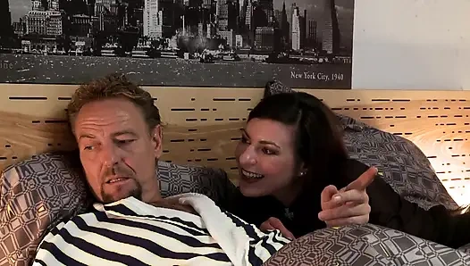 Seks liar dan ngentot habis-habisan keluarga gila ini