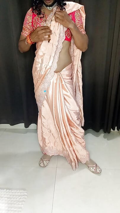 Stepmom looking so hot this saree and ass size