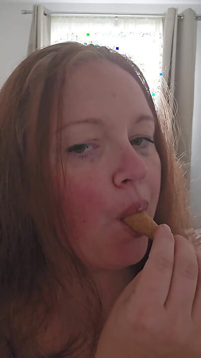Eis zu essen, kann sehr sexy sein