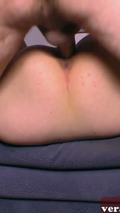 Alman sarışın kız arkadaş erkek arkadaşıyla ilk kez porno deniyor | Bölüm 3
