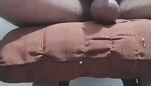 Porno ve taşak sedyesi ile boşalıyor
