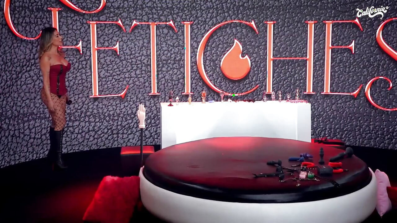 Hot MILF Gives a Fetish Lesson to a Busty Ebony.