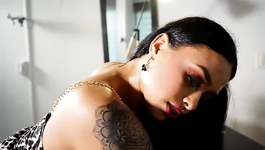 April sangat ingin menjadi viral
