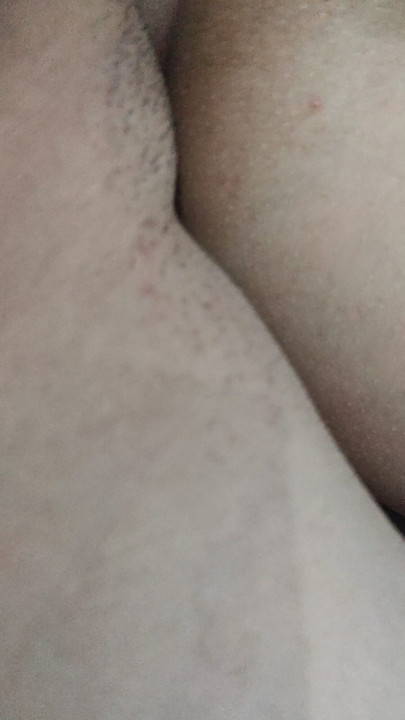 O meu amigo de 26 anos penetra o meu cuzinho de 22 anos