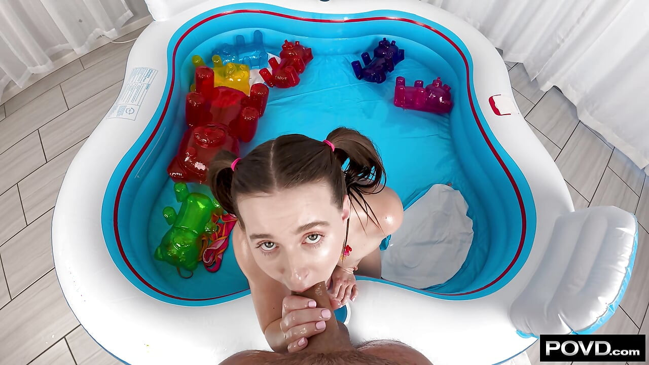 Dette poolparty med nyt legetøj kom ud af kontrol
