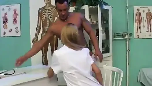 Hemşire doktor tarafından sikiliyor!
