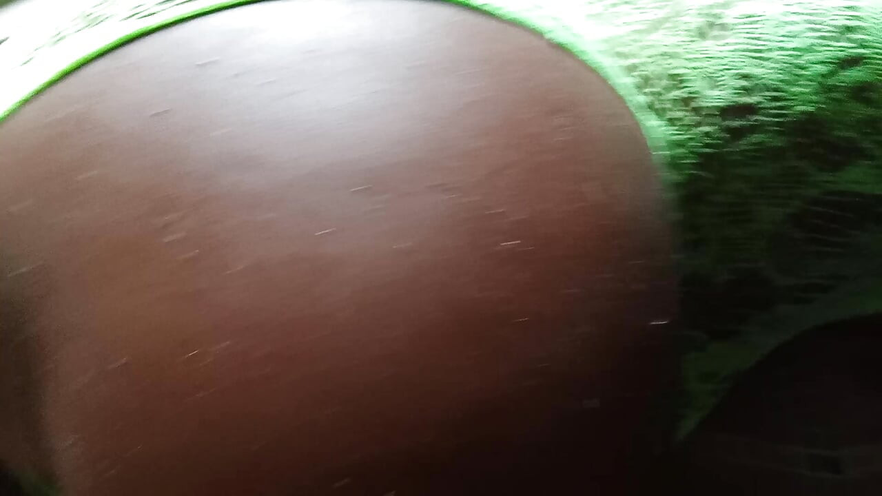 Kalian semua. Lihat cewek semok kulit hitam, pantat kakao!