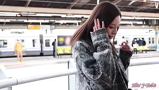 Ruhiges aber gelecktes stöhnen, leckt, sensibler körper, blowjob, schlucken