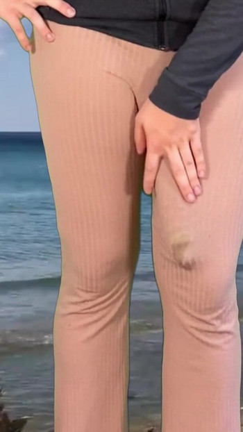 Snažan trenutak iz "Ogroman kurac shemale sperma na plaži"