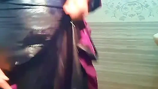 Ateşli orta yaşlı seksi kadın büyük göt ve büyük memeli Arap üvey anne banyoda duşta seks yapıyor