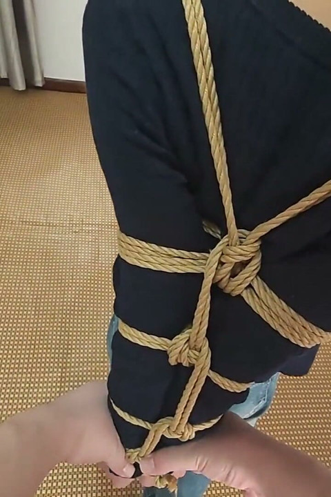 My Adorable Girlfriend Tries a Super Tight European Way of Bondage