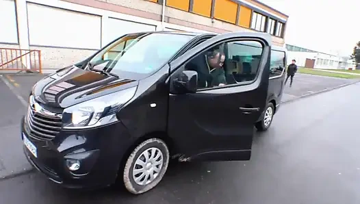 Milf fickt milf fingert im auto