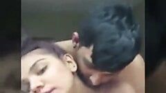 Un couple indien tout juste marié baise, mms