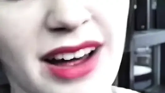 Klasik kıllı kız diline boşalıyor! Carmen