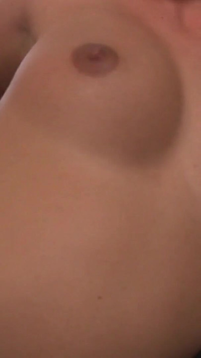 Un momento potente da "La bella ragazza bacia il suo uomo e lo lascia leccare la figa"