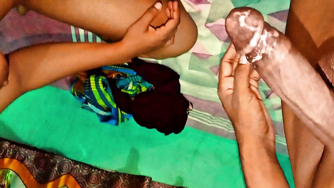 Istri Selingkuh Dibagikan - Threesome MMF Kotor dengan Suami Cuckold