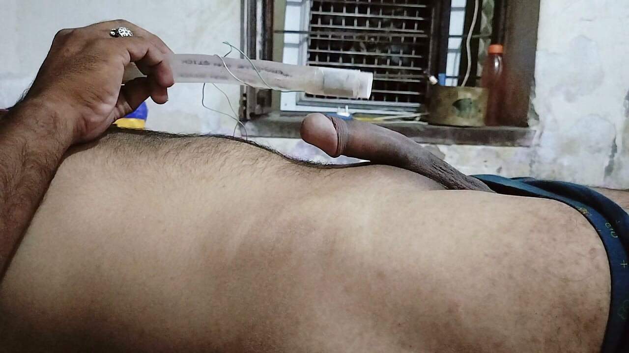 Încearcă orgasm cu vibrații de casă pe pula