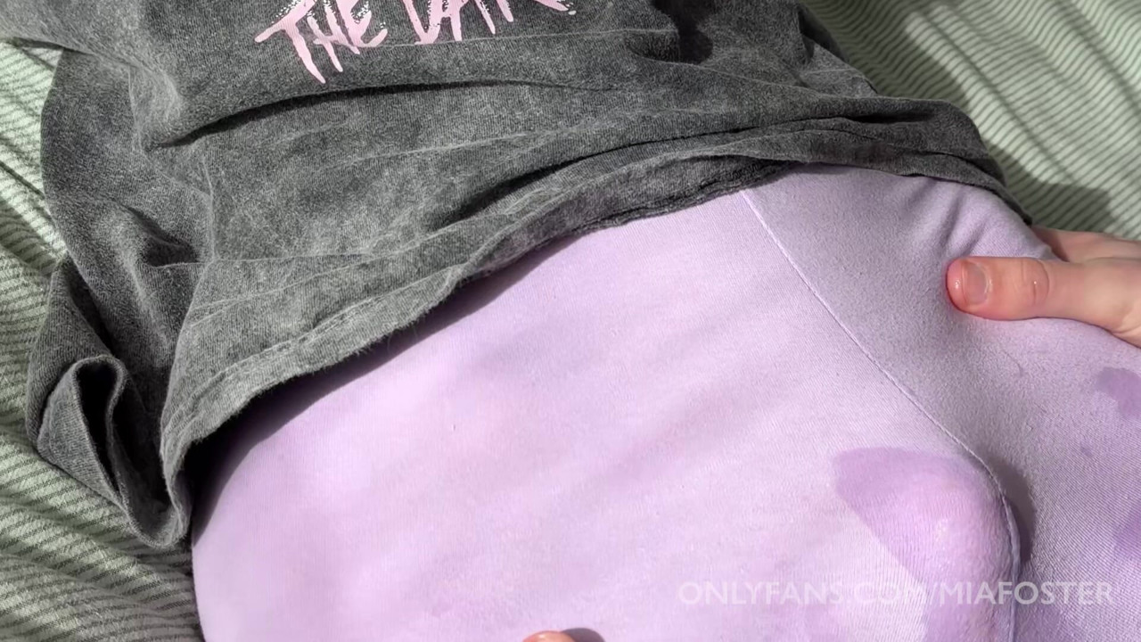 My pussy can't hold all that cum inside