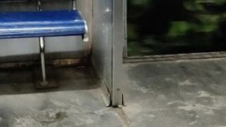 Une tapette indienne enfermée dans une séance de chasteté dans un train local