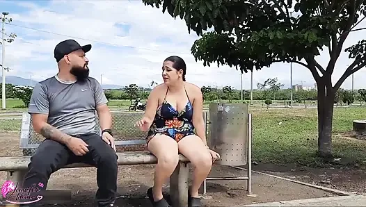 I make a nice deal with my friend and she ends up sucking my cock outdoors behind a shopping mall - Porn