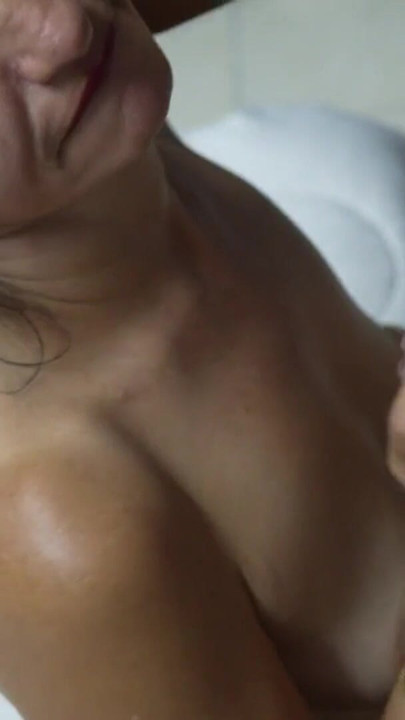 Hot milf giver de bedste blowjobs | Klip 1