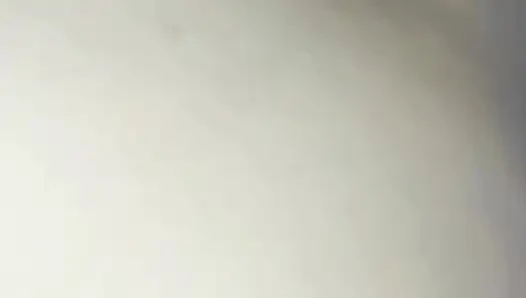 Büyük göğüslü sarışının ağzına geldi.