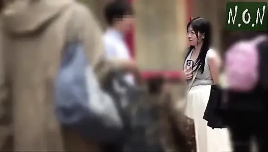 Зашла предел. Переутомление офисной дамы ломается при экстремальной встрече после работы