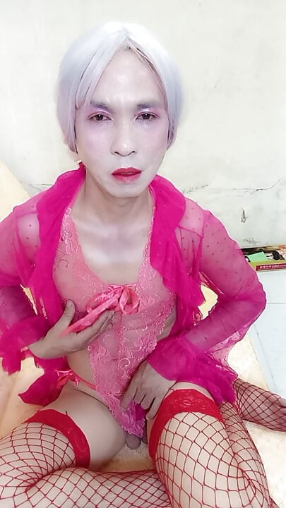 Transgênero Oanh Le usa roupas pornô sensuais e faz uma lata de foda extremamente prazer