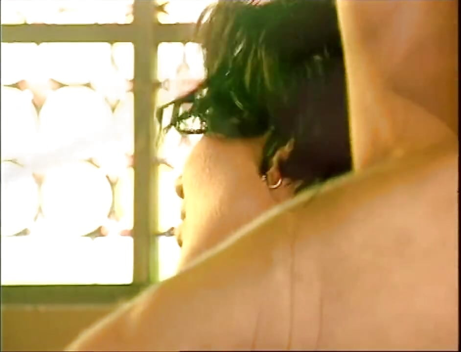 बहुत सेक्सी बड़े स्तन काले बाल वाली गुदा में प्रवेश किया। स्तनों पर वीर्य