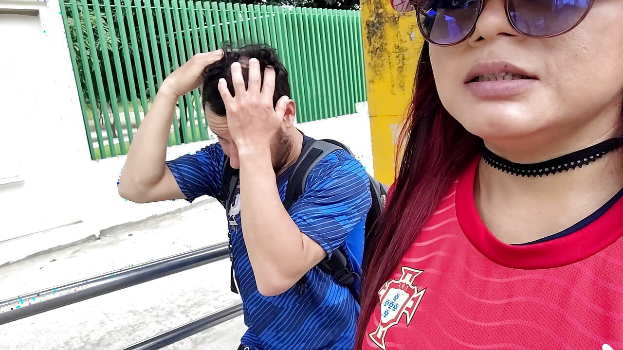 Delicioso sexo anal com uma linda estudante universitária que estava por aí fora de uma ponte estadual.