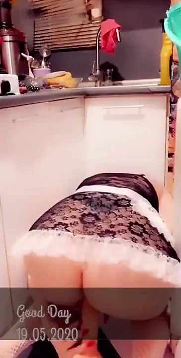 Mistressrola房子清洁工年轻性感