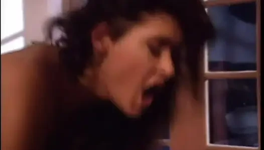 Memek sempit tera si cewek imut rambut cokelat ini dientot habis-habisan sampai dicrot di dalam