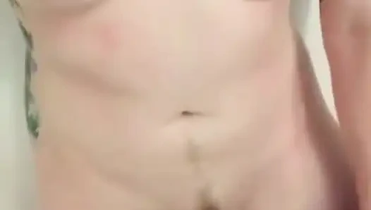 Kızıl saçlının Float Pod'da su mastürbasyonu (hidrobasyon)