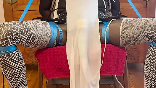 Naylon oyuncak bebek sandalyesi ve magicwand tarafından sağılıyor