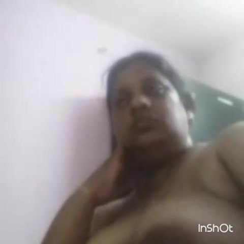mature aunty showing herself