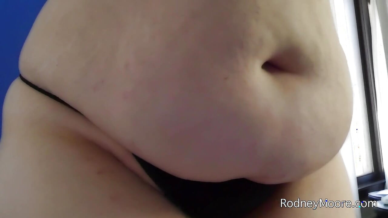 Alexxxis Allure BBW skönhet rider kuk och får en ansiktsbehandling