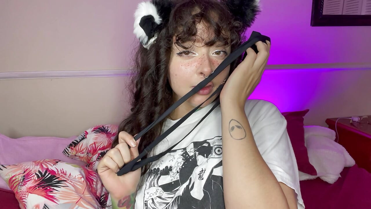 Cheira minha calcinha suja comigo