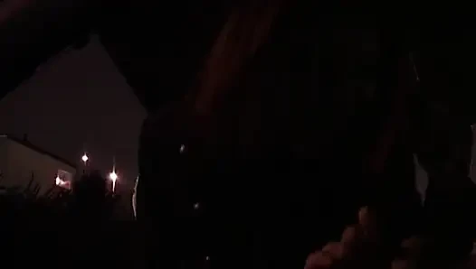 Tante sange ini di-fisting habis-habisan sampai muncrat banyak banget