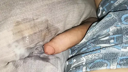 Bir yastığı siktim ve sert geldi!!