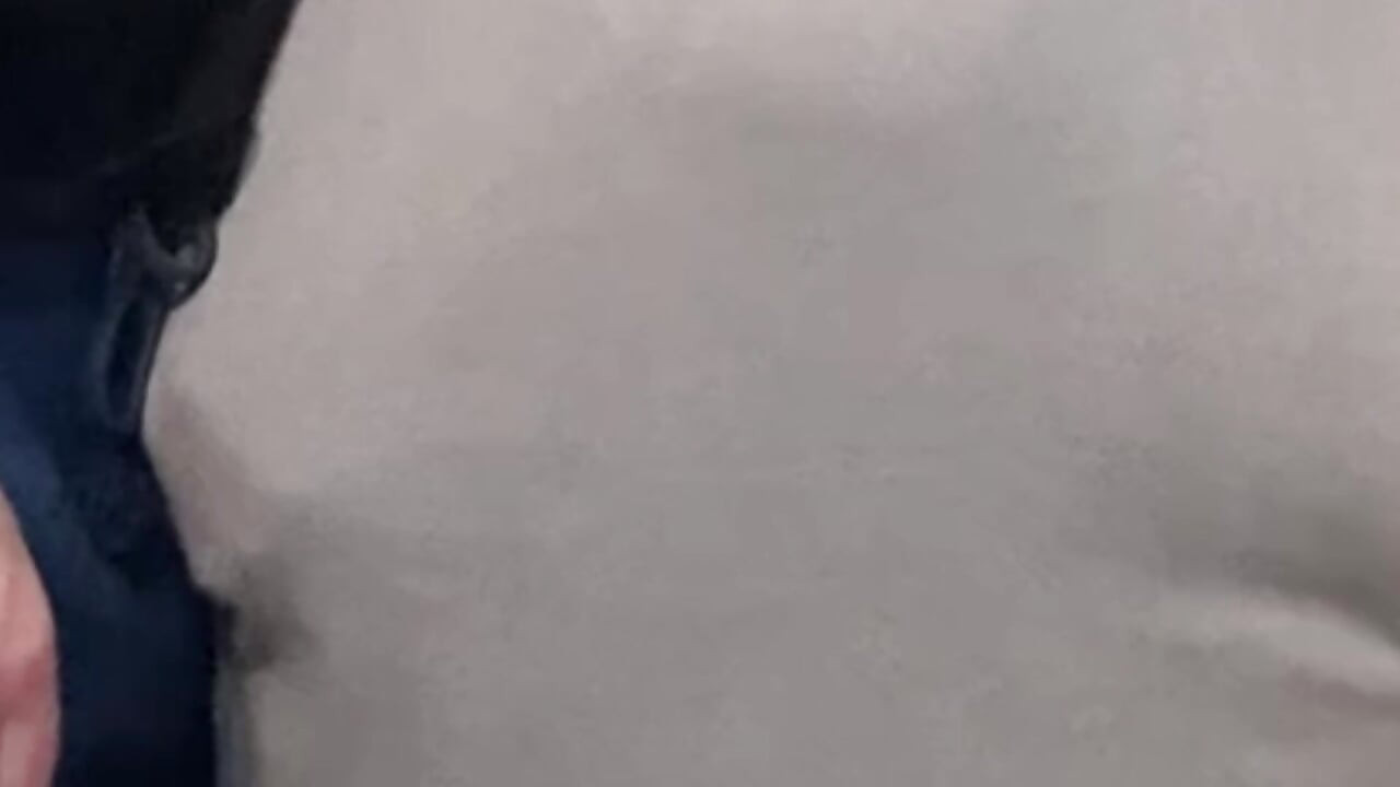 Buceta peluda dedada no metrô lotado