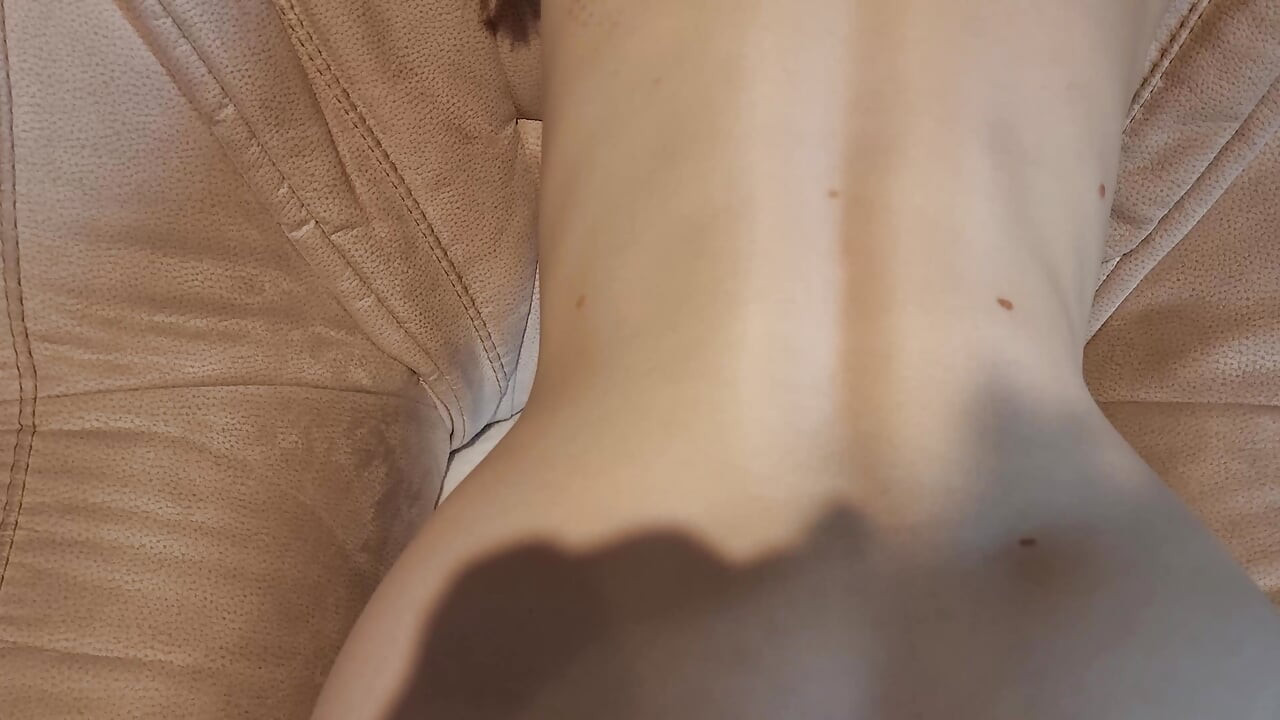 Heißer Amateur Redhead hat eine Überraschung für Fan