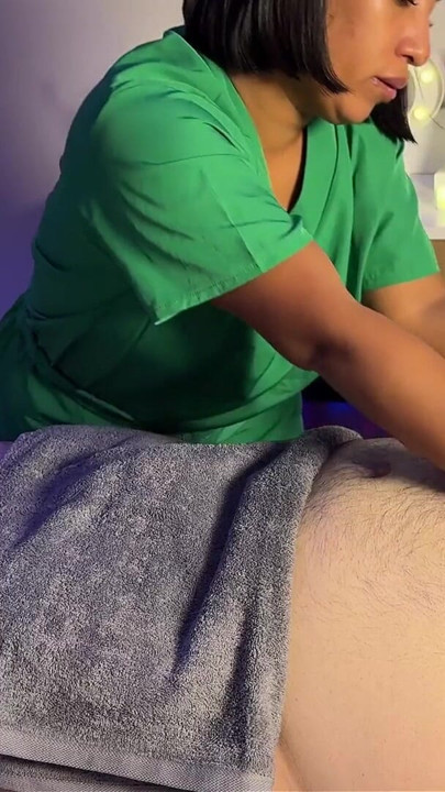 Fan with small dick receives a massage with happy ending  ! | Clip 1