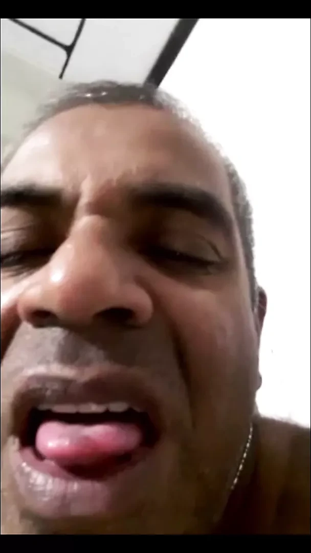 Sri lnakan daddy on web cam Navindra nigombo
