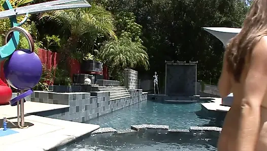 İri göğüslü iri güzel kadın şanslı adamların yüzünde göğüslerini zıplatıyor