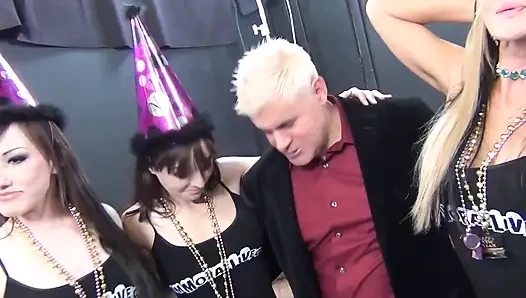 Jennifer White and friends give a fan a triple-blowjob!