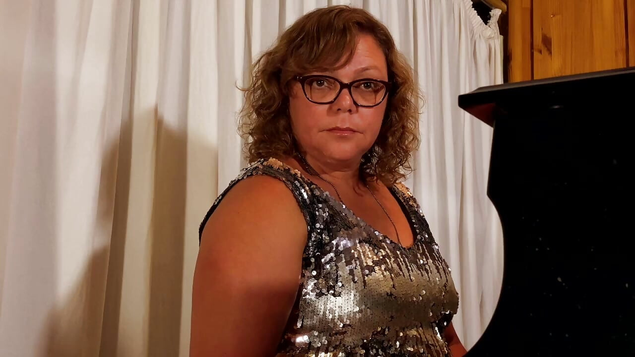 Dominatrix April - una vida a sus pies - parte 1